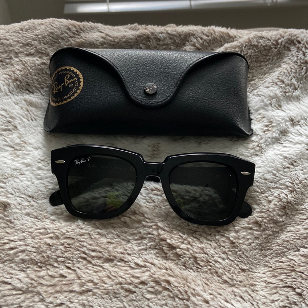 Black Ray Ban polarized sunglasses. Like brand new. Only worn a few times.